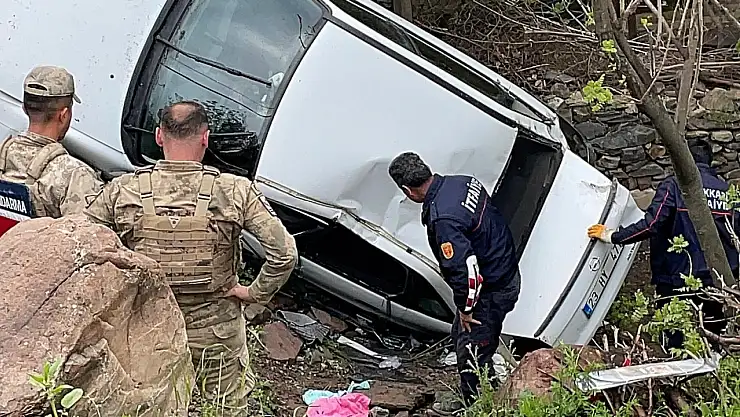 Kayganlaşan yolda kaza: Şarampole yuvarlanan araçta 4 yaralı!