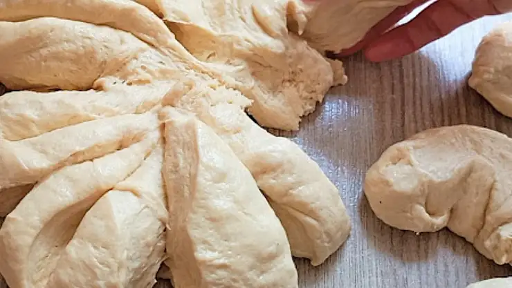 Kaynana çatlatan hamarat gelin poğaçası. Yiyen pastaneden alınmış sanıyor…