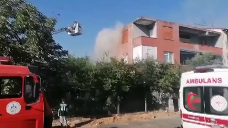 Kayseri'de Maddi Vaatlerle İkna Edilen Genç: Evdeki Eşyaları Ateşe Verdi!