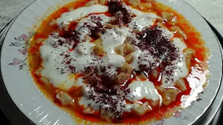 Kayseri mantısı yaparken herkes aynı hatayı yapıyor! Mantının hamurlaşmasına neden oluyor.