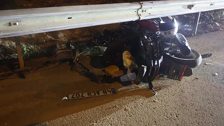 Kazada hayatını kaybeden 17 yaşındaki yeğeninin eşyalarını ağlayarak topladı