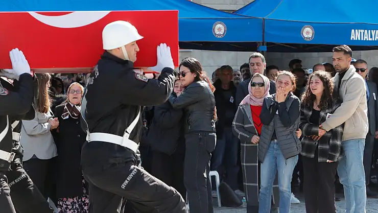 Kazada hayatını kaybeden polis memurunun kızı: 'Götürmeyin babamı'