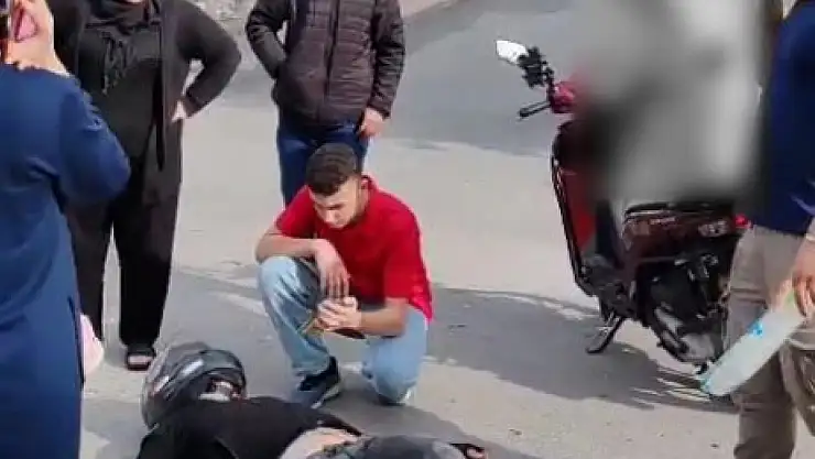 Kazada savruldu, acısını unutup çocuğu düşündü