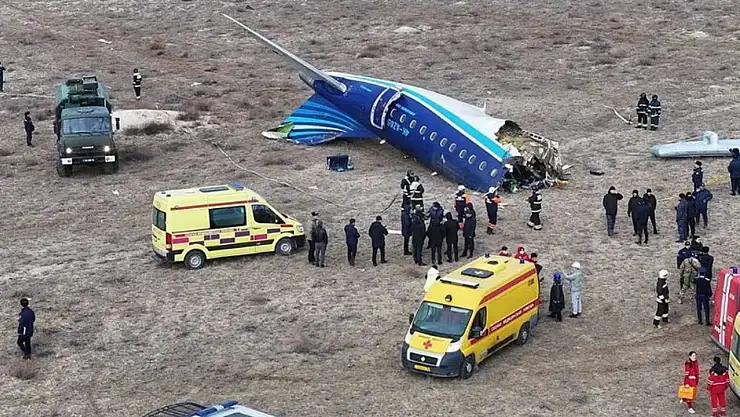Kazakistan'daki uçak kazasında yaralanan 3 kişi daha Bakü'ye nakledildi
