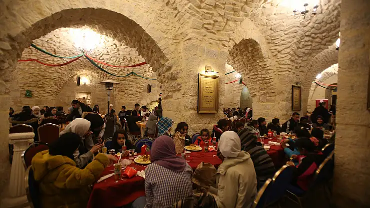 Kilisede iftar yemeği verildi
