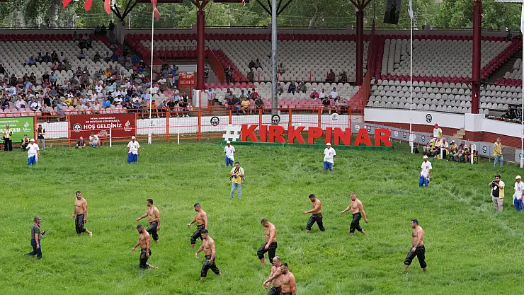 Kırkpınar Yağlı Güreşleri Başladı: Başpehlivanlar Peşreve Çıktı