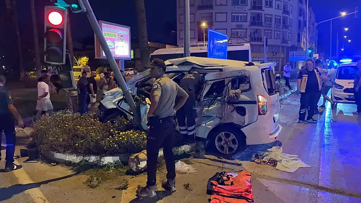 Kırmızı ışık ihlali faciayı getirdi: 3'ü ağır 6 yaralı