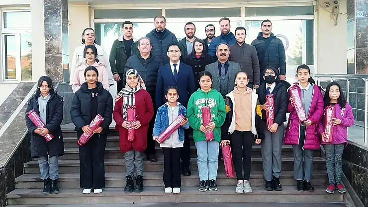 Kitap Kurtları Ödüllendirildi  