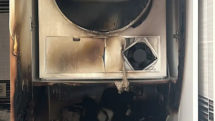 Kıyafet kurutma makinesi patladı