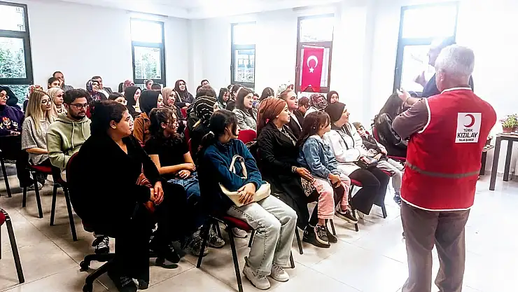 Kızılay'dan öğrencilere destek devam ediyor