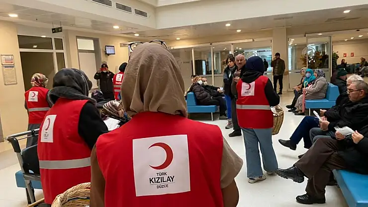 Kızılay gönüllülerinden maske dağıtımı!