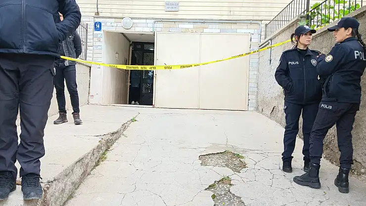 Komiser yardımcısı cinnet geçirdi: Ailesini katletti!