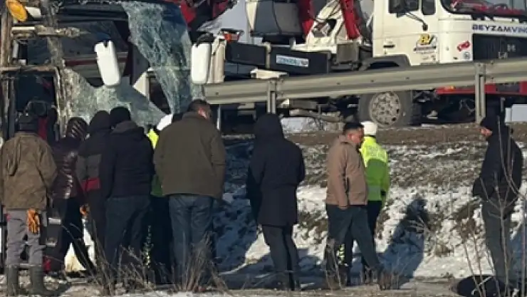 Komşu ilde otobüs devrildi: Feci kazada bir ölü, çok sayıda da yaralı var!
