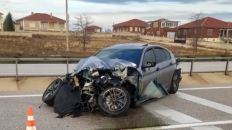 Kontrolden çıkan otomobil bariyerlere çarptı: 1 yaralı