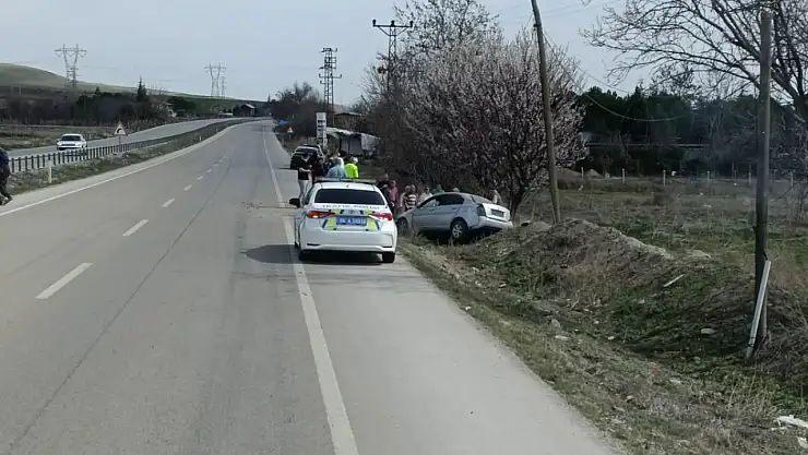 Kontrolden çıkıp şarampole uçtu: 3 yaralı