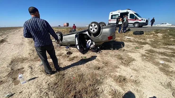Konya - Aksaray  Karayolu'nda otomobil şarampole devrilerek takla attı!