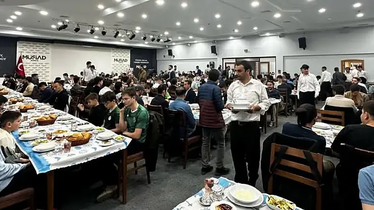 Konya Alperen Ocakları Eğitim Vakfı, iftarda bir araya geldi