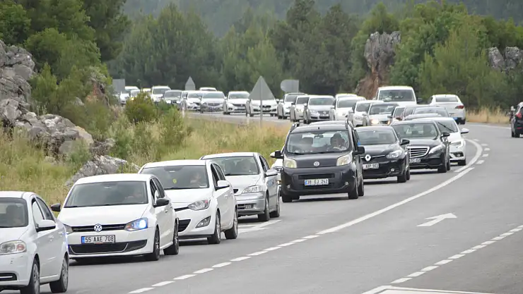 Konya-Antalya yolu trafiğe kapandı mı? Karayolunda büyük yoğunluk
