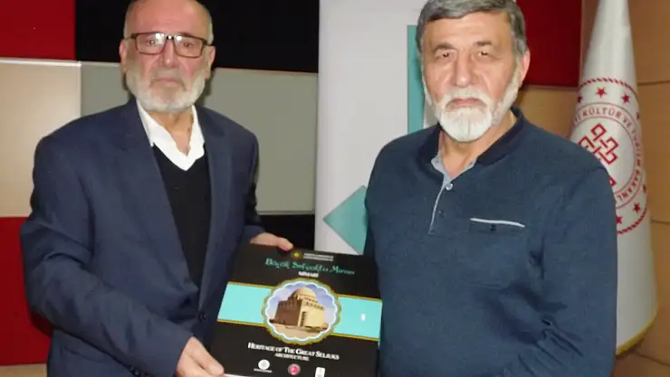 Konya Aydınlar Ocağı'nda Mevlana, Mesnevi ve Kur'an konuşuldu!