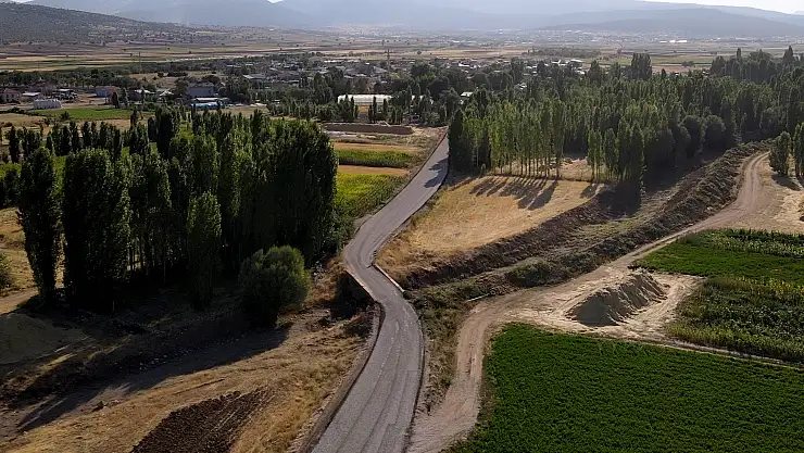 Konya Büyükşehir Akören'de mahalle yolu standardını yükseltiyor