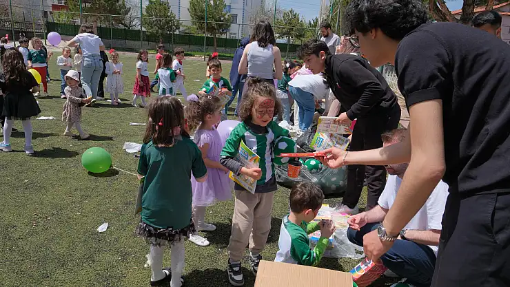 Konya Büyükşehir Belediyesi Gençlik Meclisi'nden 23 Nisan'a özel anlamlı etkinlik