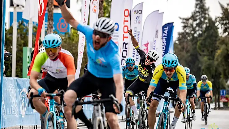 Konya Büyükşehir Belediyespor bisiklet takımı Antalya'da zirveye çıktı