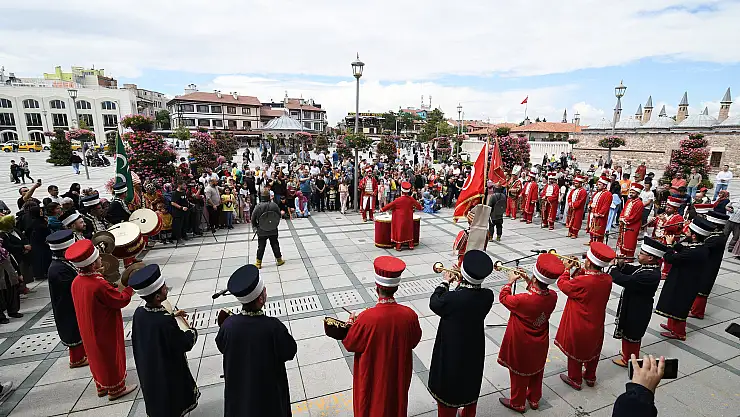 Konya Büyükşehir Mehter Takımı her hafta vatandaşlarla buluşuyor
