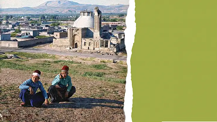Konya'da 121 Yıl Önce Çekilmiş Bir Fotoğraf Sosyal Medyada Yoğun İlgi Gördü