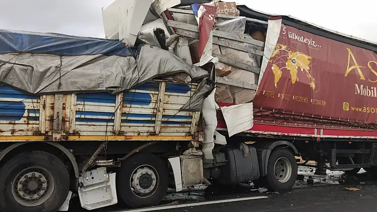 Konya'da 2 TIR'ın karıştığı zincirleme kaza! Servet Güzel hayatını kaybetti, 3 yaralı