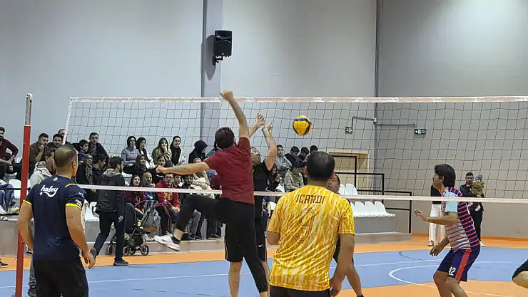 Konya'da 24 Kasım Öğretmenler Günü coşkusu sahada yaşandı