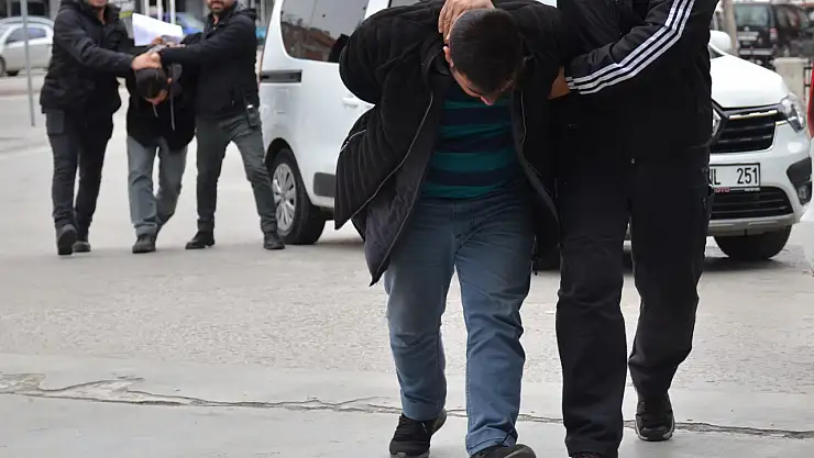 Konya'da  250 ton arpa çaldığı iddia edilen  3 şüpheli yakalandı!