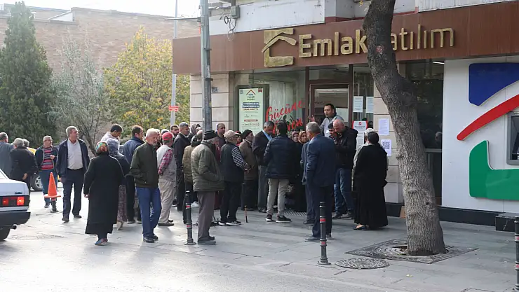 Konya'da 500 binlik konut projesine yoğun ilgi! Başvurularda uzun kuyruklar oluştu