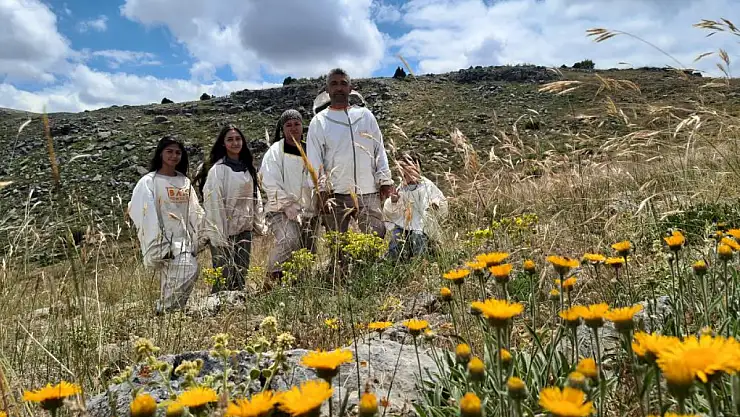 Konya'da aile boyu arıcılıkla uğraşıyor
