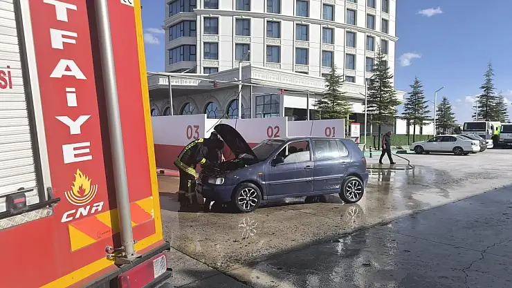 Konya'da akaryakıt istasyonunda korku dolu anlar! Otomobil alev aldı