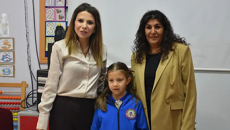 Konya'da anne ve kızı aynı okulda öğrencilere yol gösteriyor!