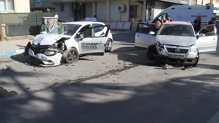 Konya'da aynı saatlerde peş peşe 2 trafik kazası: 6 yaralı