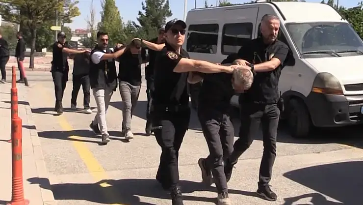 Konya'da baba-oğul cinayetinin zanlısı adliyeye sevk edildi