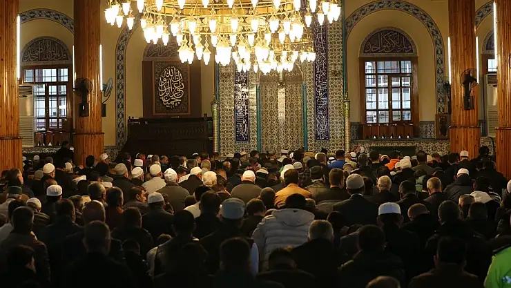 Konya'da bayram namazı kaçta kılınacak? 6 Haziran 2025 Konya merkez ve ilçelerinde bayram namazı saatleri