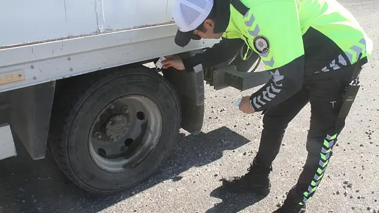 Konya'da Beyşehir'de kış lastiği denetimleri yapıldı!