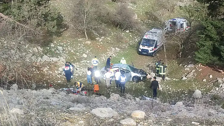 Konya'da bir araç uçuruma devrildi: 2 kişi hayatını kaybetti!