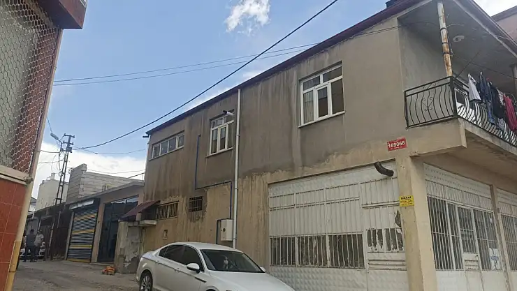 Konya'da bir eve giren hırsızlar ev taksiti için biriktirilen altın ve parayı çaldılar