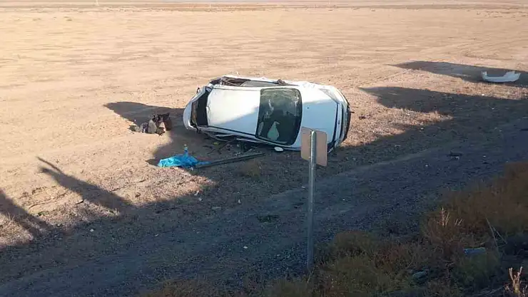 Konya'da bir otomobil tarlaya uçtu: Çok sayıda yaralı var!