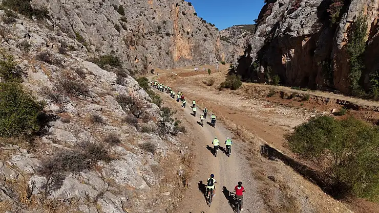Konya'da bisiklet tutkunları Keykubad Yolu'nda doğa ve kültürle buluştu