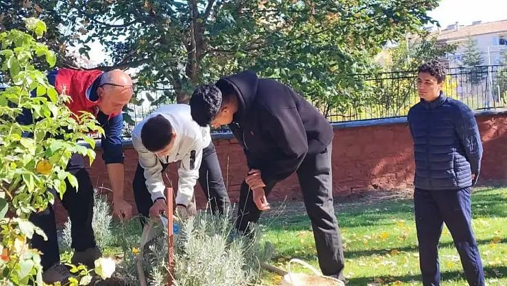 Konya'da 'Bizim Okulumuz' projesiyle okul bahçeleri yeşeriyor