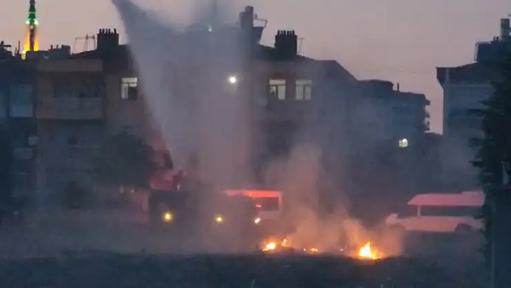 Konya'da boş arazide yangın paniği: İtfaiye ekipleri sevk edildi