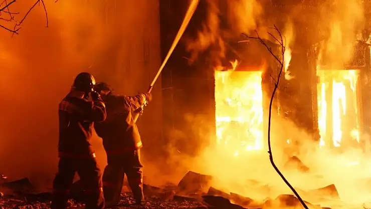 Konya'da boş arsada çıkan yangın paniğe neden oldu
