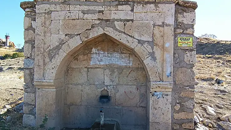 Konya'da bulunan tarihi eser bakımsızlıktan dolayı alarm veriyor!