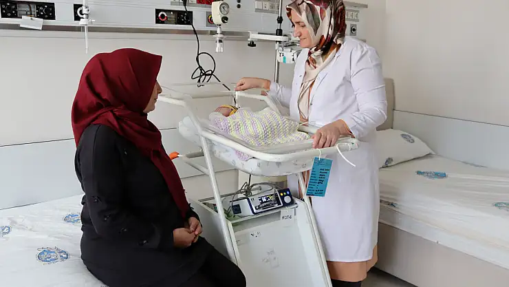 Konya'da çalışan kalpte gerçekleştirilen ameliyat, 13 günlük bebeği hayata bağladı