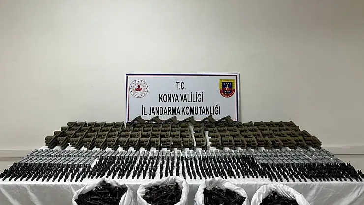 Konya'da çifte baskın! Ağaçların arasından cephanelik çıktı