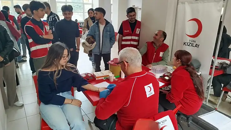 Konya'da çifte farkındalık: Kampüste Kızılay, okulda 112